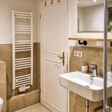 2 Bedroom Awesome In *