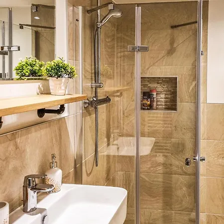 2 Bedroom Awesome In *